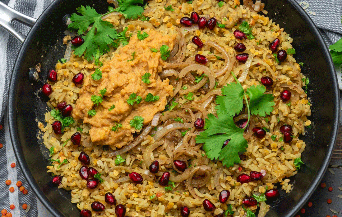 Mujaddara | Veganer Linsen-Reis mit Granatapfel und Erdnuss-Hummus ...